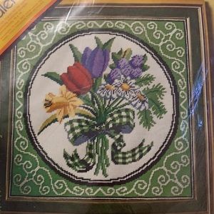 Columbia Minerva Designer Needlepoint Kit Spring Bouquet Floral 1554 Woo…